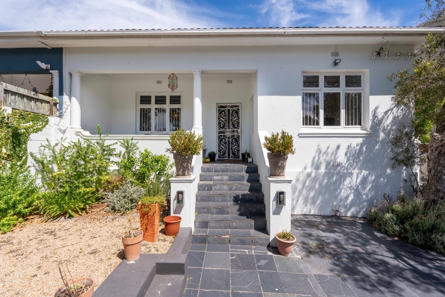 3 Bedroom Property for Sale in Vredehoek Western Cape